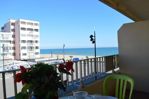 Patio, Natural landscape, View (from property/room), Balcony/Terrace, Dining area, Sea view
