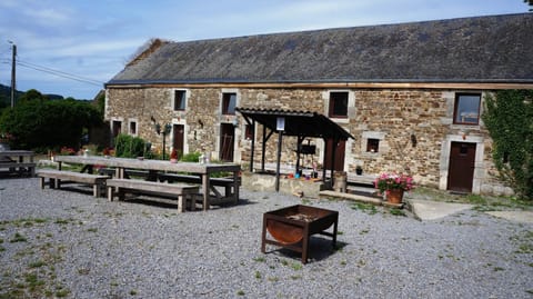 Property building, BBQ facilities, Balcony/Terrace