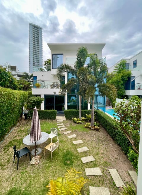 Property building, Spring, Day, Garden, Garden view, Pool view, Swimming pool