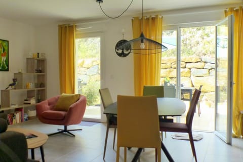 F4 house in residence with private garden House in Sanary-sur-Mer