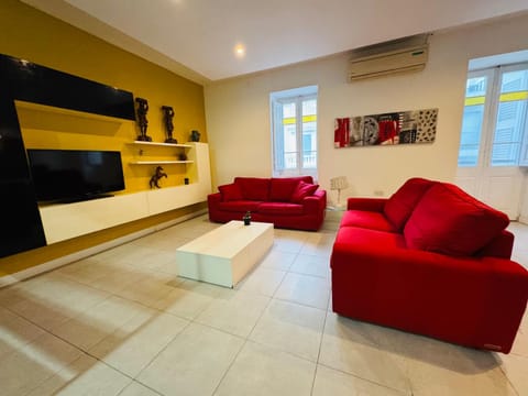 TV and multimedia, Living room, Seating area, air conditioner
