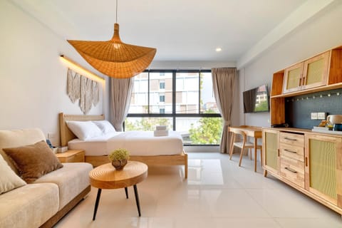Bed, TV and multimedia, Photo of the whole room, Seating area, Bedroom, minibar
