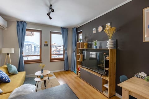 Communal lounge/ TV room, TV and multimedia, Living room