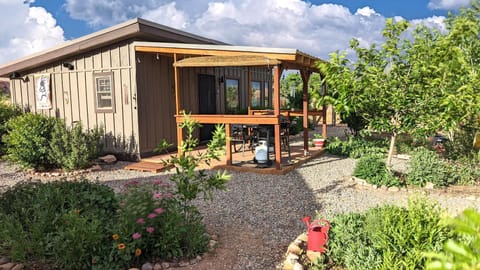 Property building, Patio, Spring, Day, Garden, Garden view