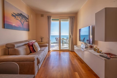 TV and multimedia, Living room, Sea view