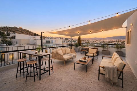 Natural landscape, View (from property/room), Balcony/Terrace, Balcony/Terrace, Seating area, Mountain view