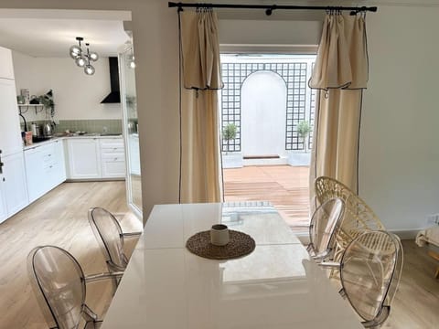 Modern and Quiet House with Patio Chalet in Saint-Denis, France