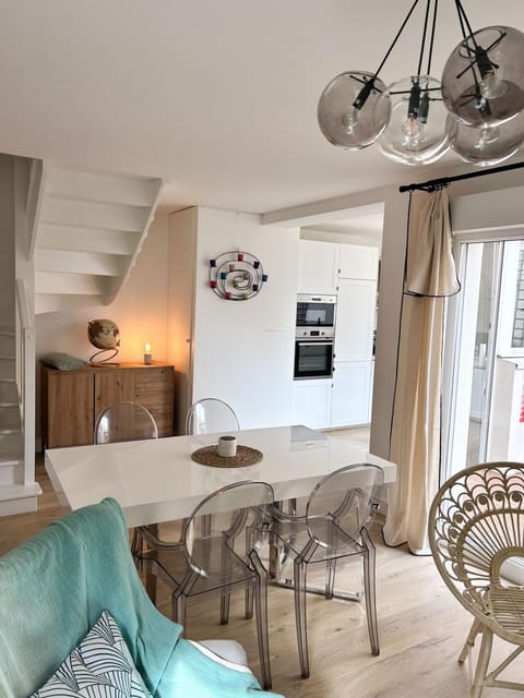 Modern and Quiet House with Patio Chalet in Saint-Denis, France