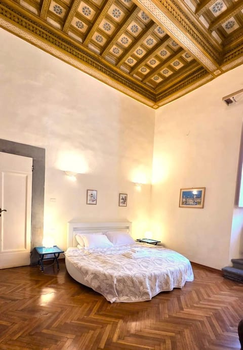 Bed, Day, Photo of the whole room, Decorative detail, Bedroom