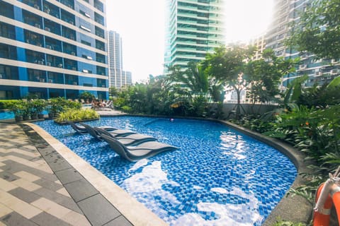 Property building, Day, Garden, Garden view, Pool view, Swimming pool, sunbed