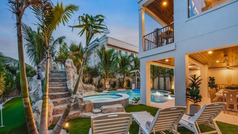 Day, Garden, Hot Tub, View (from property/room), Garden view, Pool view, Swimming pool, sunbed