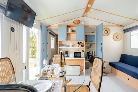Communal lounge/ TV room, TV and multimedia, Kitchen or kitchenette, Living room, Dining area
