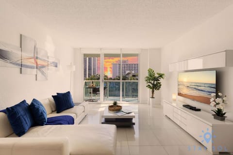 Apartment 2BR 2BTH - Free Parking Apartment in Sunny Isles Beach