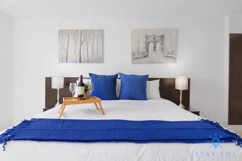 Apartment 2BR 2BTH - Free Parking Apartment in Sunny Isles Beach