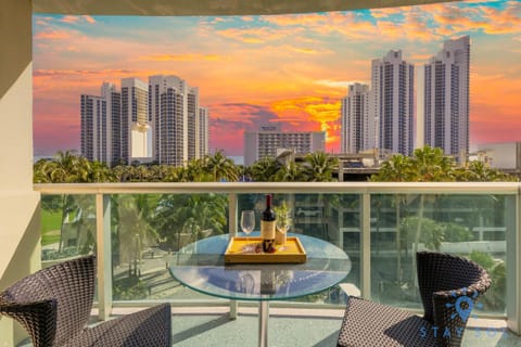 Apartment 2BR 2BTH - Free Parking Apartment in Sunny Isles Beach