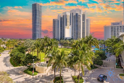 Apartment 2BR 2BTH - Free Parking Apartment in Sunny Isles Beach