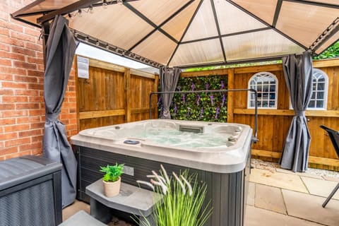 Patio, Hot Tub