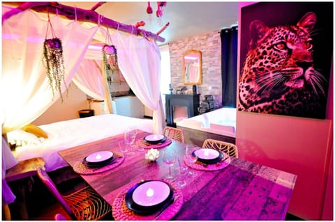 Bed, Decorative detail, Dining area