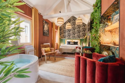 Hot Tub, Living room, Photo of the whole room, Bedroom, Bath