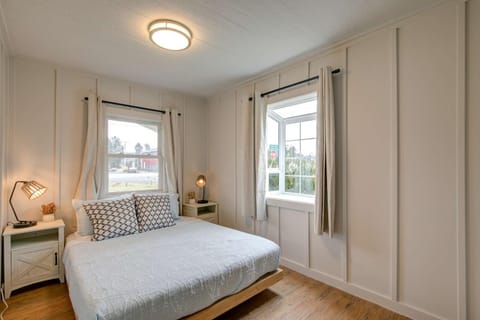 Ocean Spray Resort Cottage 12 by Grayland Beach House in Grayland