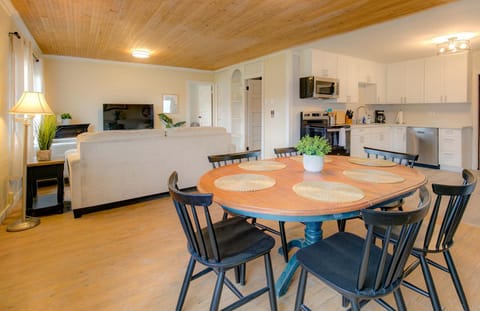 Ocean Spray Resort Cottage 12 by Grayland Beach House in Grayland