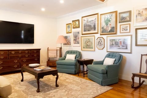 NEW Hugh St Hideaway with Pool House in Jupiter