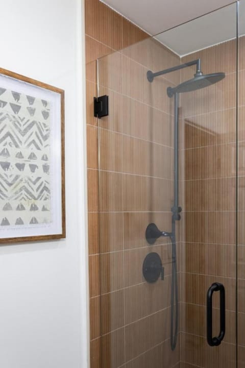 NEW Riverside Retreat with Pool House in Tequesta