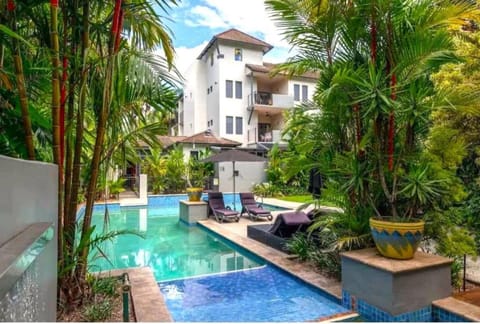 Property building, Patio, Garden, Balcony/Terrace, Garden view, Pool view, Swimming pool, sunbed