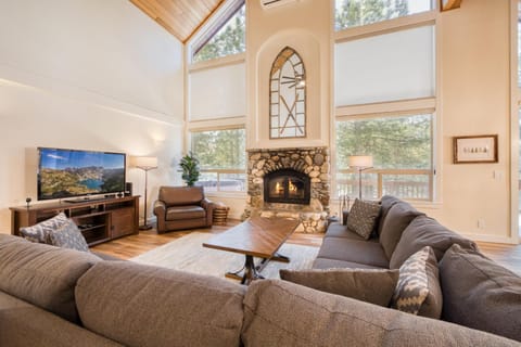 Venture in Tahoe Donner by Tahoe Getaways - 4 BR W Hot Tub, Pool Table, Great for Kids! House in Truckee