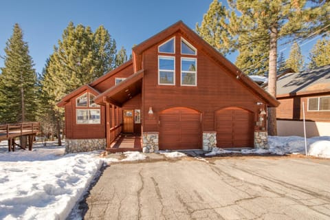 Venture in Tahoe Donner by Tahoe Getaways - 4 BR W Hot Tub, Pool Table, Great for Kids! House in Truckee