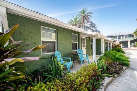 Stones Throw Beachside Bungalow #1 ON THE BEACH Apartment in Indian Rocks Beach