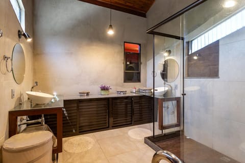 Shower, Bathroom, towels