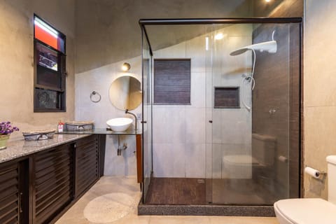 Shower, Toilet, Bathroom, towels