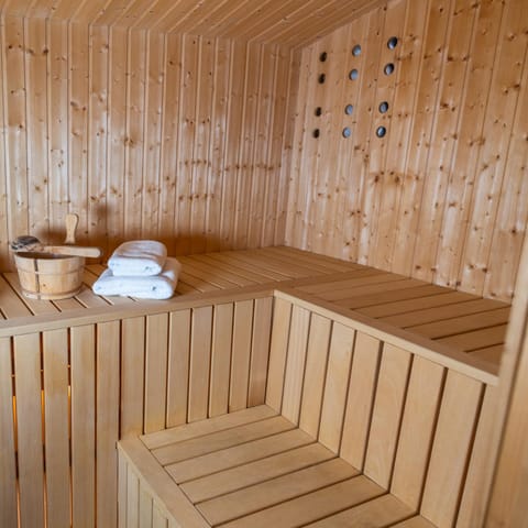 Property building, Spa and wellness centre/facilities