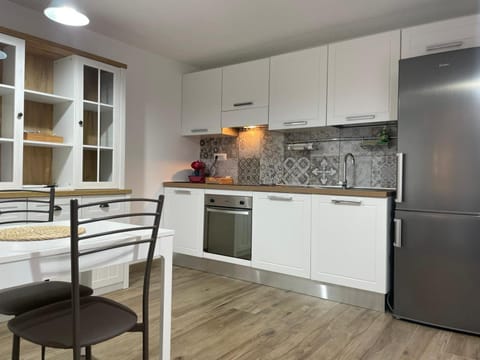 Kitchen or kitchenette, Dining area, dishwasher, oven, stove