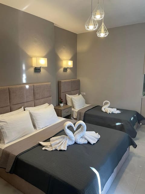 Bed, Photo of the whole room, Seating area, Bedroom, towels