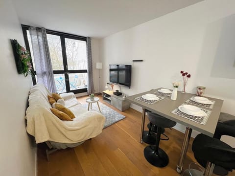Chambre Parisienne - Proche RER & 20 min Paris Bed and Breakfast in Créteil