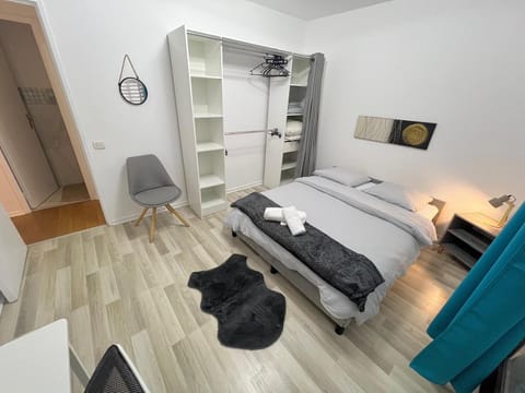 Chambre Parisienne - Proche RER & 20 min Paris Bed and Breakfast in Créteil