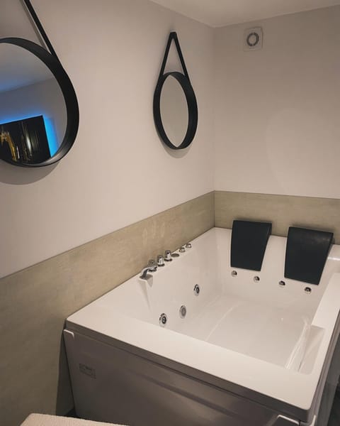 Cosy Home avec Spa - Proximité airport, CNPE, Eurexpo, Groupama Stadium, LYON Apartment in Auvergne-Rhône-Alpes