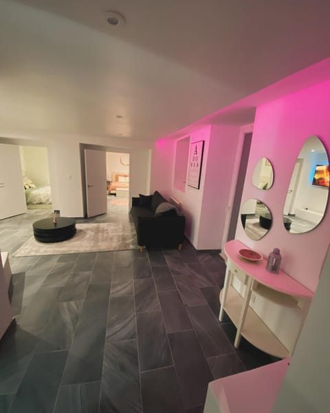 Cosy Home avec Spa - Proximité airport, CNPE, Eurexpo, Groupama Stadium, LYON Apartment in Auvergne-Rhône-Alpes