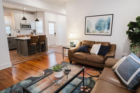 Kitchen or kitchenette, Living room, Seating area, stove