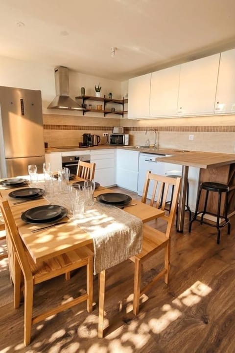 Dining area, kitchen
