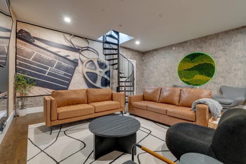 Stylish Apt Near Lake Travis with Entertainment Apartment in Lake Austin