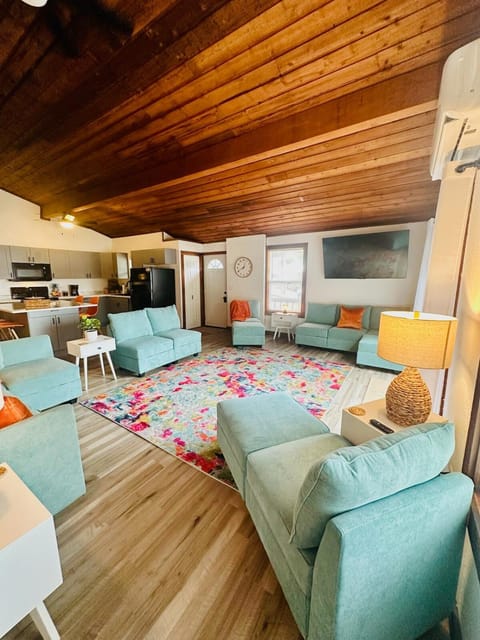 TV and multimedia, Seating area