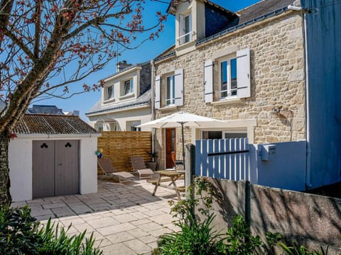 Étel - Maison rénovée 4 pers. avec jardin, terrasse et parking - FR-1-479-214 Villa in Étel