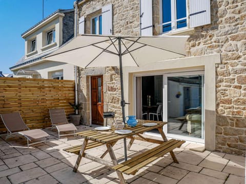 Étel - Maison rénovée 4 pers. avec jardin, terrasse et parking - FR-1-479-214 Villa in Étel