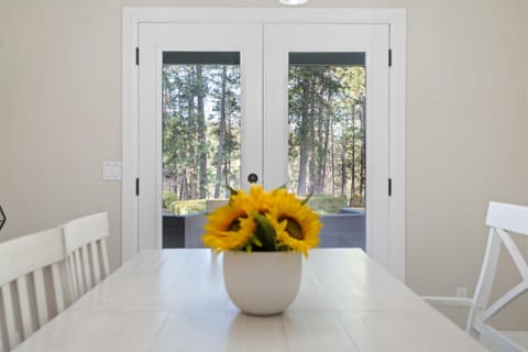 Black Bay Getaway Private Bay Access House in Post Falls