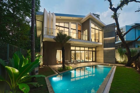 Property building, Patio, Facade/entrance, Swimming pool