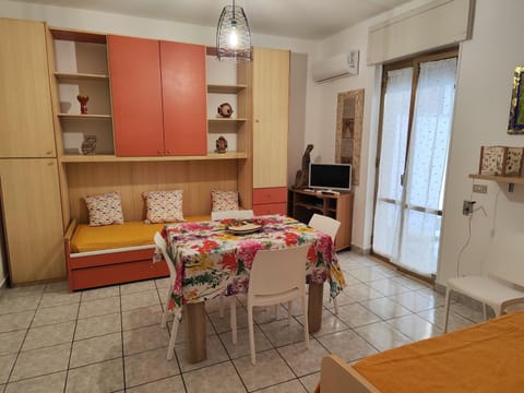 TV and multimedia, Living room, Dining area, wardrobe