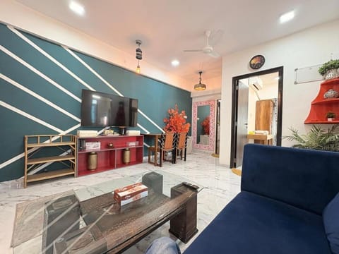TV and multimedia, Living room, Seating area, Evening entertainment